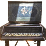 Il clavicembalo sul quale imparò a suonare il giovane Rossini. Il "barbaro strumento"