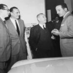 Il Sindaco Giardini con Guido Bosi, titolare della Concessionaria Fiat di Lugo alla presentazione di una delle prime vetture Fiat del dopoguerra.